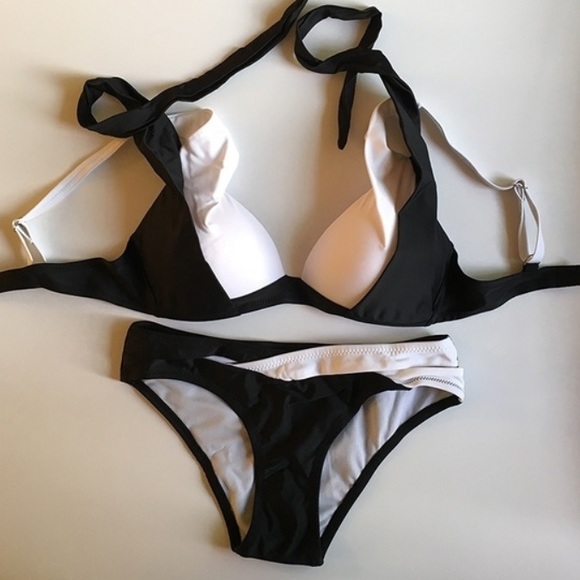 Sexy black and white bikini👙🎀☀️ - Picture 2 of 3