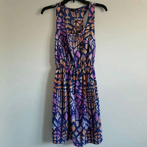 Geometric Open Razorback Dress - Picture 2 of 5