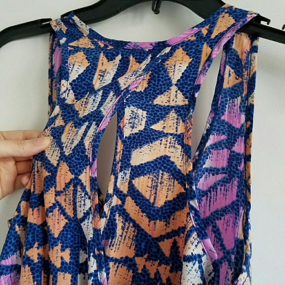 Geometric Open Razorback Dress - Picture 5 of 5