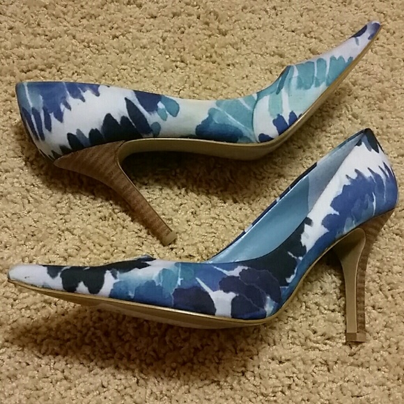 Never worn Awesome blue heels Nine West 6
