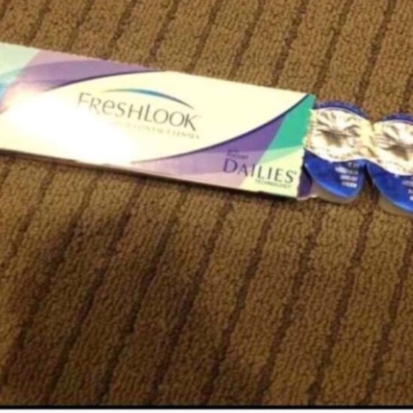 Fresh Look Blue Contacts non-prescription