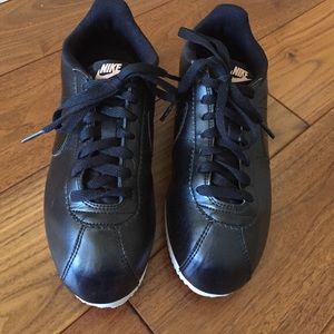 WOMENS NIKE CLASSIC CORTEZ LEATHER SIZE 8.