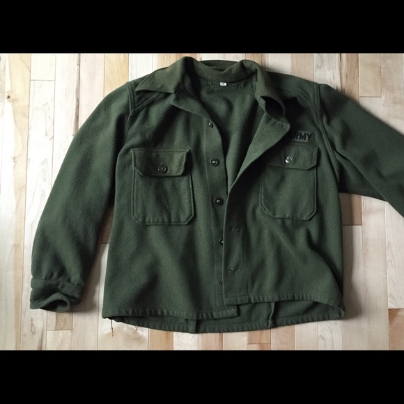 Super cool AUTHENTIC army jacket! MAKE OFFERS!!