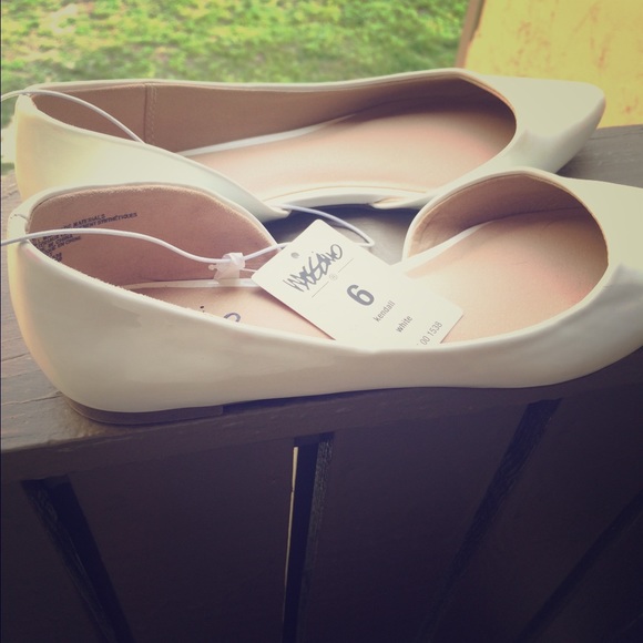 Mossimo pointed cutout flats