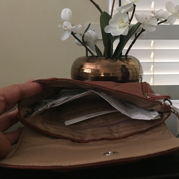 Brown wristlet - Picture 3 of 3