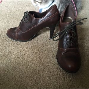 Brown Oxford heels