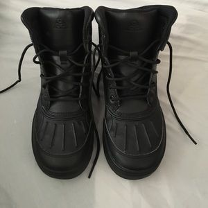 ACG Nike boots all black 5Y