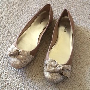 Sparkly gold bow-tie flats!