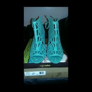 Ziggi soho Mint cage size 8 must Go make offer!!