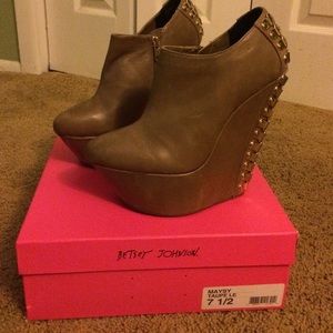 Betsey Johnson Wedges !