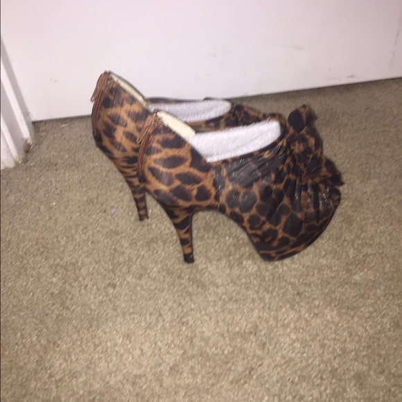 Leopard print peep toe heels - Picture 2 of 4