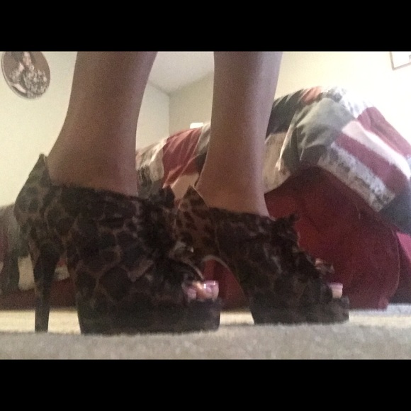 Leopard print peep toe heels - Picture 4 of 4