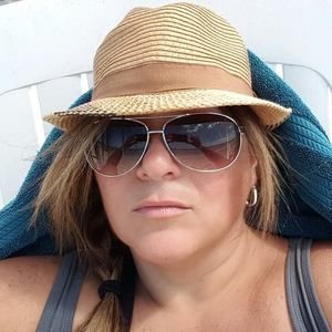 Meet your Posher, Traci