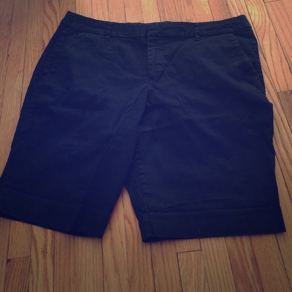 Black old navy Bermuda shorts 10 EUC