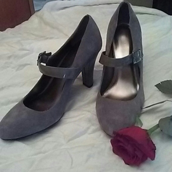 Heels - Picture 1 of 1