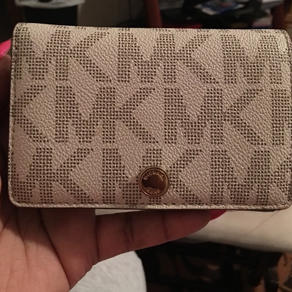 Michael Kors wallet, barely used