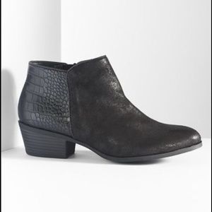 Vera Wang black ankle boots