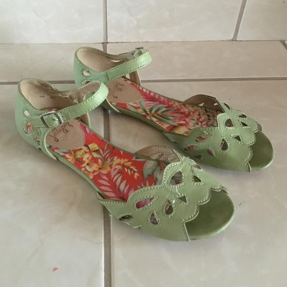|  jellypop green sandals  |