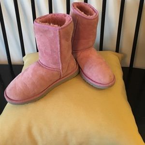 UGG Boots size Adult 6 Dusty Pink Good Condition