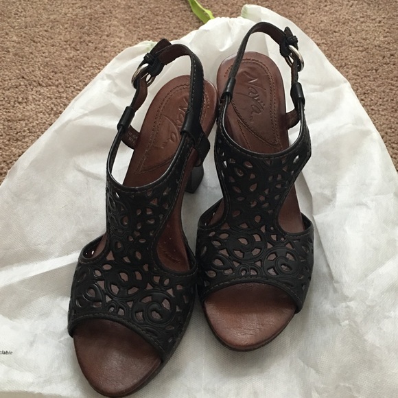 Naya black sandals