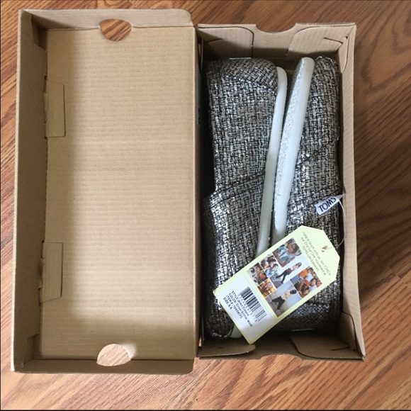 ✅SOLD✅ 🆕NWT TOMS Silver Glitter Classic Sz 6.5 - Picture 4 of 4