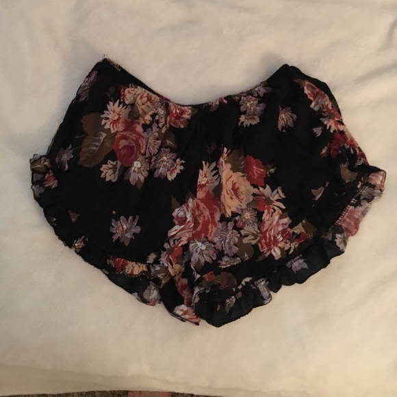 Brandy Melville Vodi Shorts