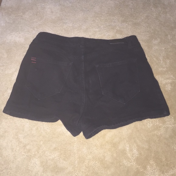 URBAN OUTFITTERS BLACK SHORTS👐🏻👐🏻👐🏻👐🏻