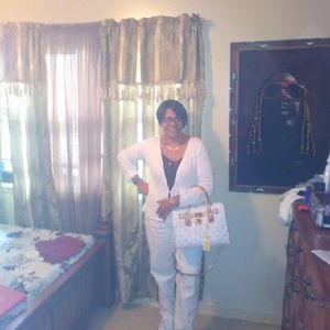 Meet your Posher, Lorie