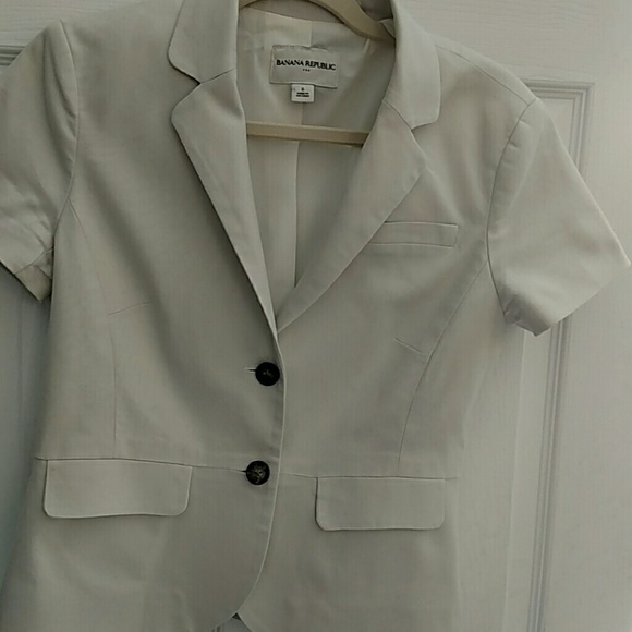 Beautiful Banana Republic cropped jacket!!