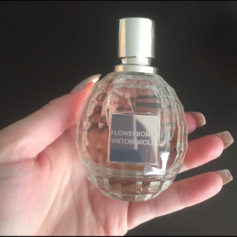 1.7 oz Flowerbomb perfume