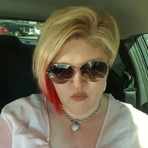 Meet your Posher, Cassandra