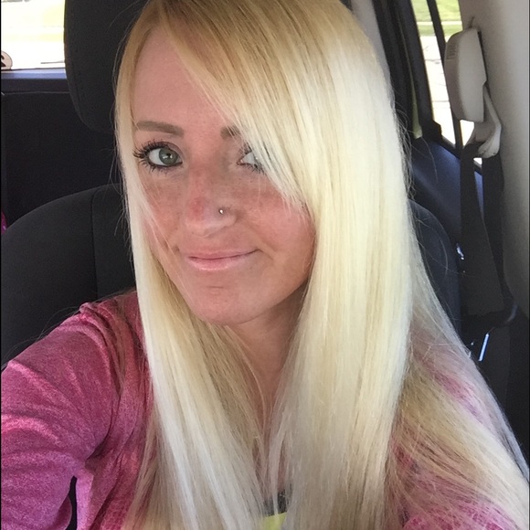 Meet your Posher, Jennifer - Picture 2 of 3