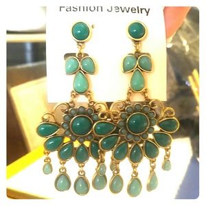 Beautiful Evergreen hanging Earrings!
