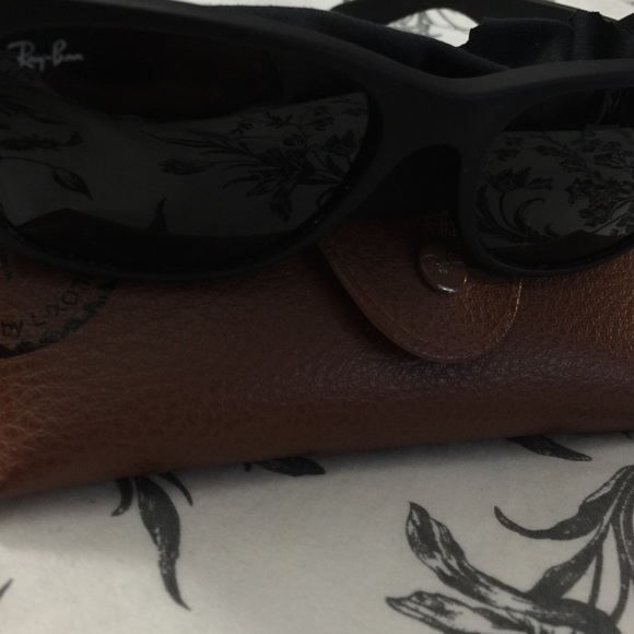 Ray-Ban sunglasses - Picture 1 of 3