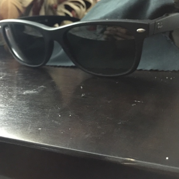 Ray-Ban sunglasses - Picture 3 of 3