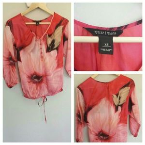 White House Black  Market Floral top  XS