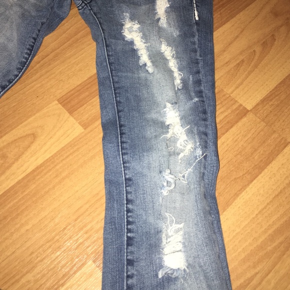 🔺Trendy Ripped Jeans🔺 - Picture 3 of 4