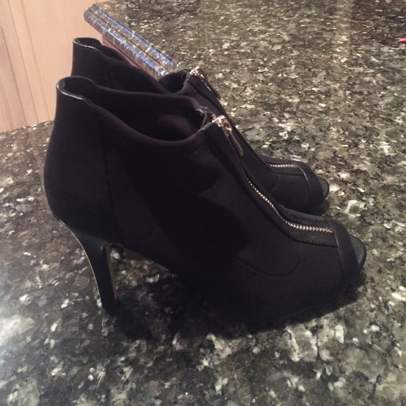 Adrienne Vittadini open toe shoe bootie