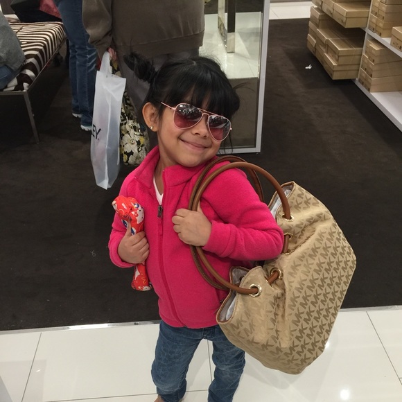 Meet your Posher, Guadalupe - Picture 1 of 1