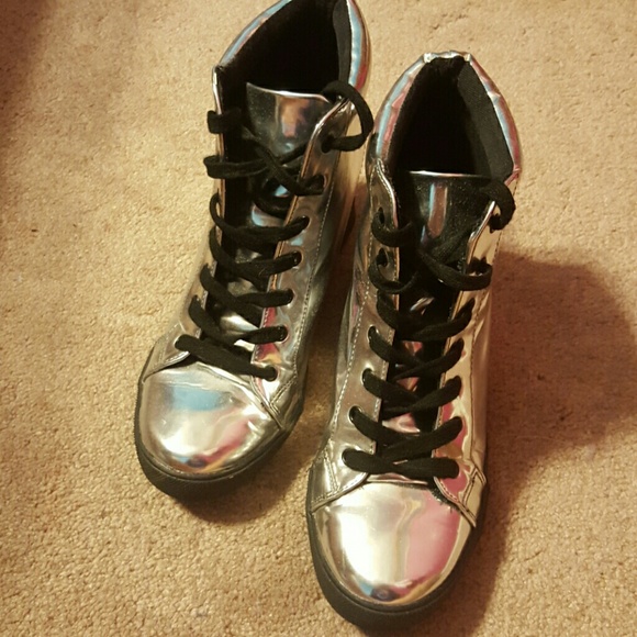 Metallic wedge sneakers!!!