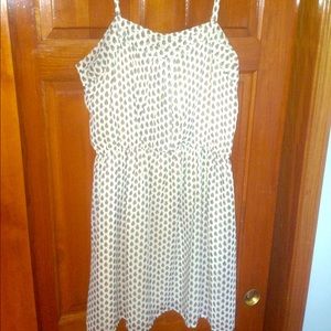 Sleeveless patterned dress