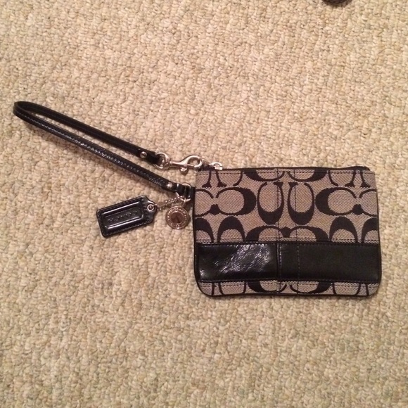 Coach wristlet - Picture 1 of 4