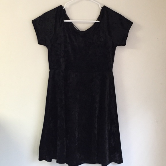 Forever 21 velvet dress - Picture 2 of 3