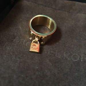 Sale TODaY! 🎉🎉🎉 Michael Kors ring
