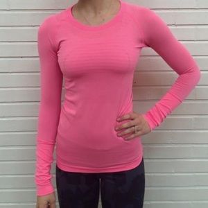 🔥 Hot pink Lulu Lemon long sleeve!