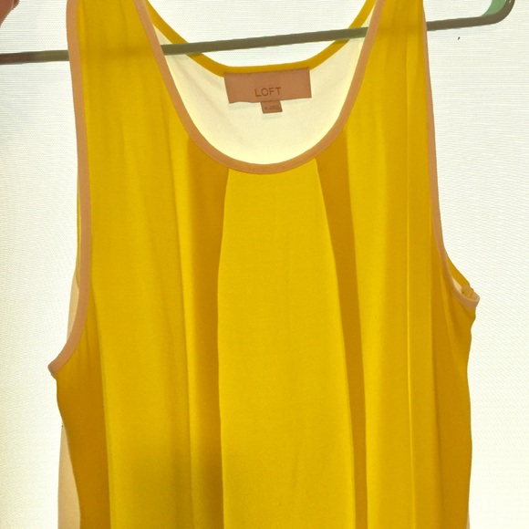 Sleeveless yellow top! Ideal for spring/ summer!