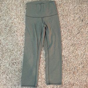 Super comfy Lulu cropped pants!