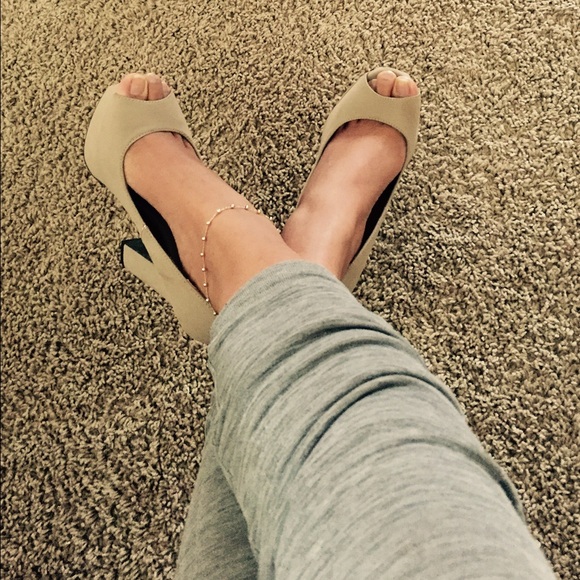 Nude flat form heels - Picture 2 of 4