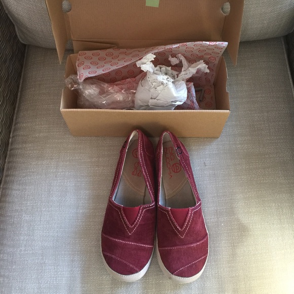 Big Buddha "Breez"corduroy slip on shoes