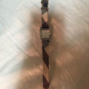 AUTHENTIC Burberry watch. Lightly worn!!!